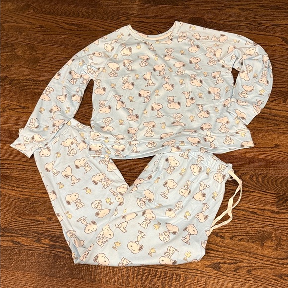 Adorable Blue woman’s peanuts size large snoopy Pajamas with Cartoon Print - Picture 2 of 5